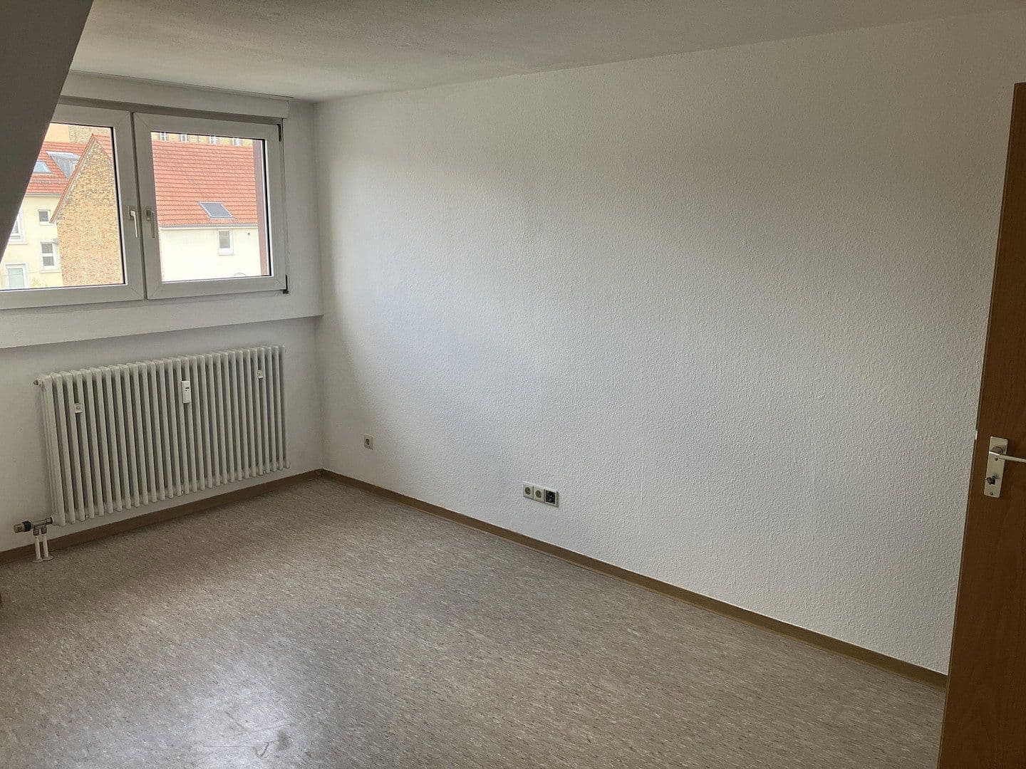 Pronájem bytu 2+1 49 m², Hirschstr. 36, Karlsruhe, Bádensko-Württembersko Pronájem bytu 2+1 49 m², Hirschstr. 36, Karlsruhe, Bádensko-Württembersko