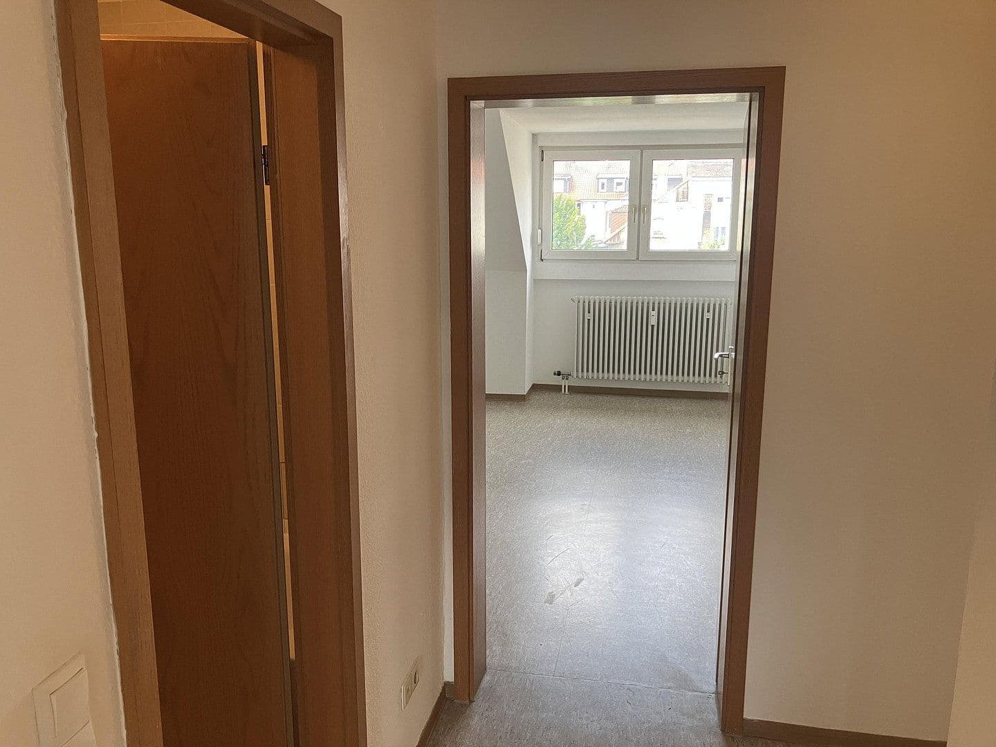 Pronájem bytu 2+1 49 m², Hirschstr. 36, Karlsruhe, Bádensko-Württembersko Pronájem bytu 2+1 49 m², Hirschstr. 36, Karlsruhe, Bádensko-Württembersko