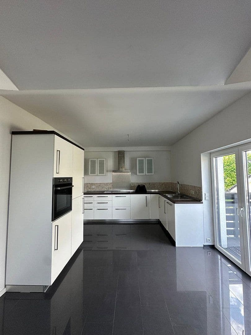 Pronájem bytu 3+kk 90 m², Wendelinusstraße 6, Sandhausen, Bádensko-Württembersko Pronájem bytu 3+kk 90 m², Wendelinusstraße 6, Sandhausen, Bádensko-Württembersko