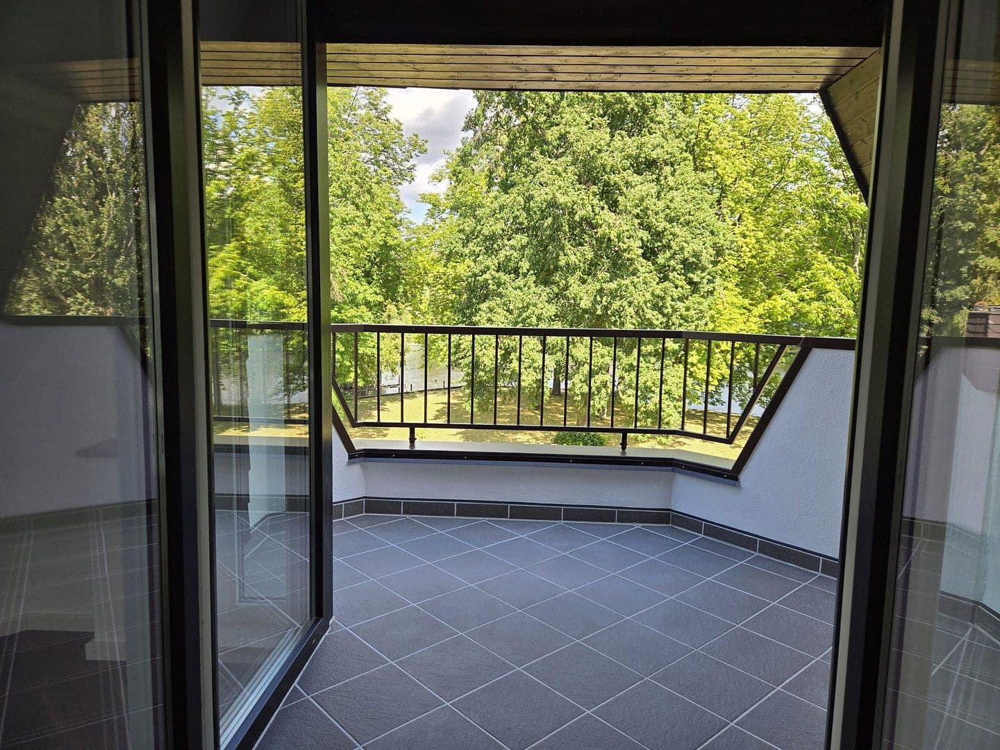 Prodej bytu 4+1 114 m², Am Pichelssee 55b, Berlin, Berlín Prodej bytu 4+1 114 m², Am Pichelssee 55b, Berlin, Berlín