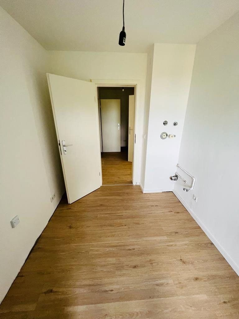 Pronájem bytu 2+1 65 m², Nüßstr. 18, Sindelfingen, Bádensko-Württembersko Pronájem bytu 2+1 65 m², Nüßstr. 18, Sindelfingen, Bádensko-Württembersko
