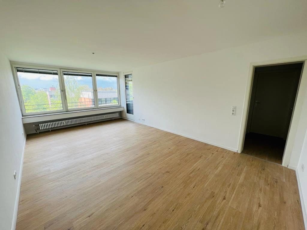 Pronájem bytu 2+1 65 m², Nüßstr. 18, Sindelfingen, Bádensko-Württembersko Pronájem bytu 2+1 65 m², Nüßstr. 18, Sindelfingen, Bádensko-Württembersko