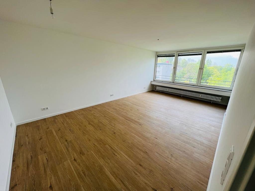 Pronájem bytu 2+1 65 m², Nüßstr. 18, Sindelfingen, Bádensko-Württembersko Pronájem bytu 2+1 65 m², Nüßstr. 18, Sindelfingen, Bádensko-Württembersko