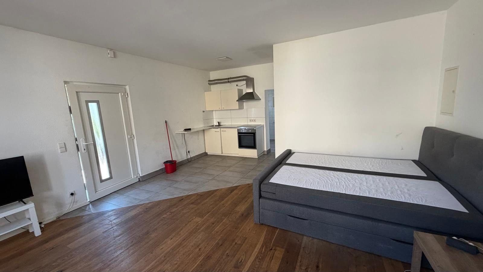 Pronájem bytu 1+1 30 m², Stuttgart, Bádensko-Württembersko Pronájem bytu 1+1 30 m², Stuttgart, Bádensko-Württembersko