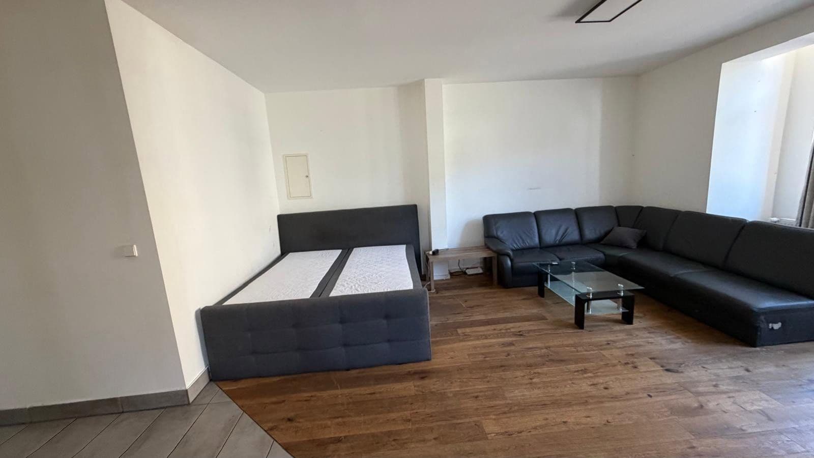 Pronájem bytu 1+1 30 m², Stuttgart, Bádensko-Württembersko Pronájem bytu 1+1 30 m², Stuttgart, Bádensko-Württembersko