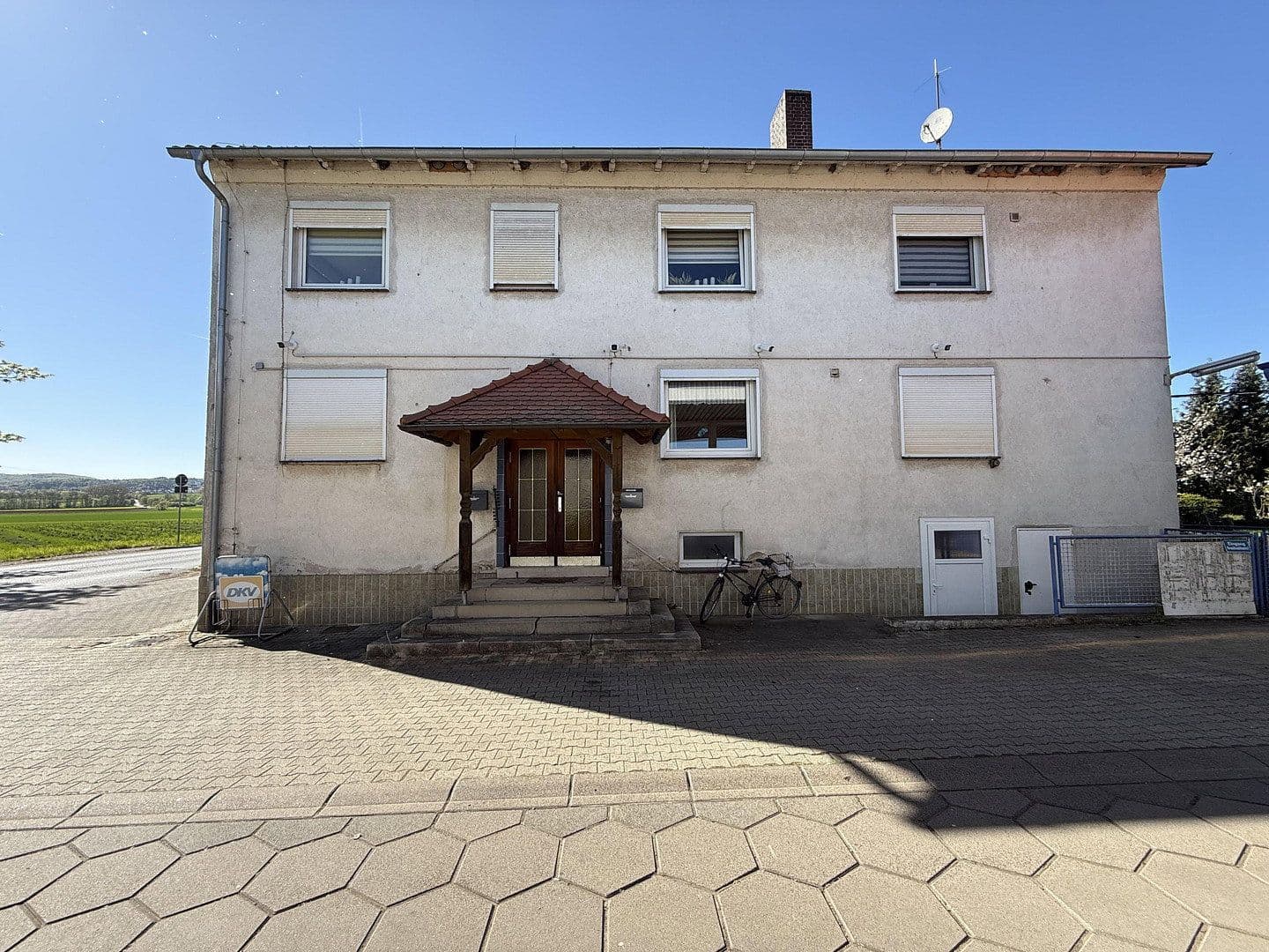 Prodej domu 215 m², pozemek 610 m², Frankfurter Straße 22, Borken (Hessen), Hessen Prodej domu 215 m², pozemek 610 m², Frankfurter Straße 22, Borken (Hessen), Hessen