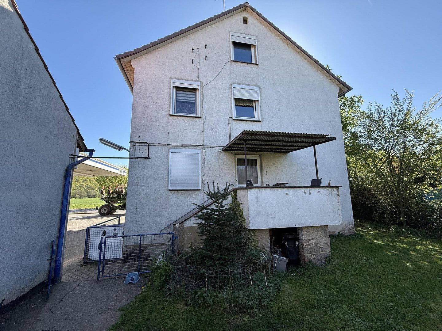 Prodej domu 215 m², pozemek 610 m², Frankfurter Straße 22, Borken (Hessen), Hessen Prodej domu 215 m², pozemek 610 m², Frankfurter Straße 22, Borken (Hessen), Hessen