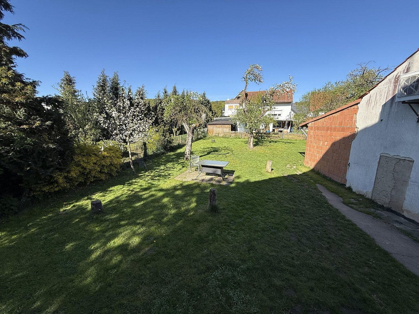 Prodej domu 215 m², pozemek 610 m², Frankfurter Straße 22, Borken (Hessen), Hessen Prodej domu 215 m², pozemek 610 m², Frankfurter Straße 22, Borken (Hessen), Hessen
