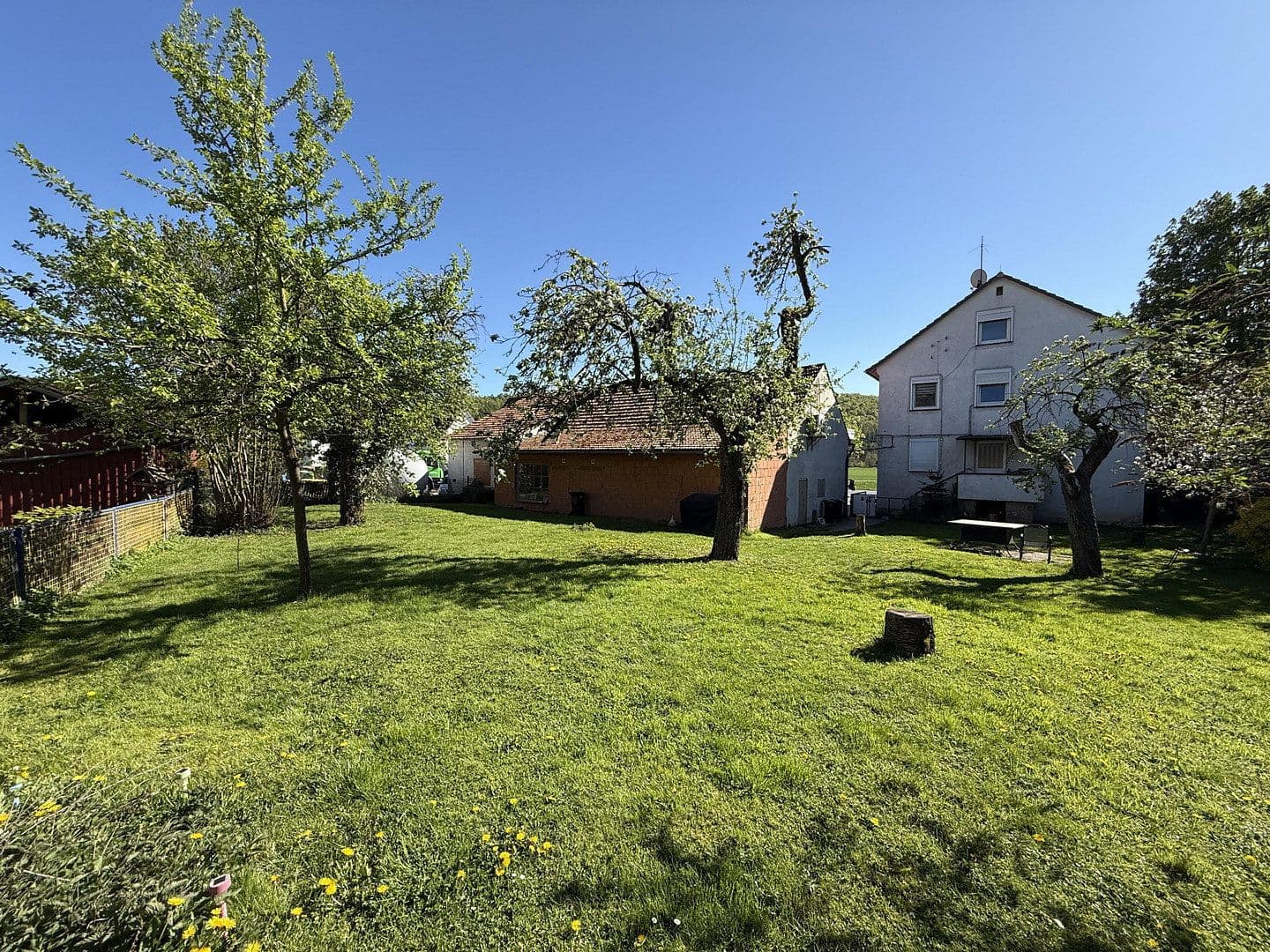 Prodej domu 215 m², pozemek 610 m², Frankfurter Straße 22, Borken (Hessen), Hessen Prodej domu 215 m², pozemek 610 m², Frankfurter Straße 22, Borken (Hessen), Hessen