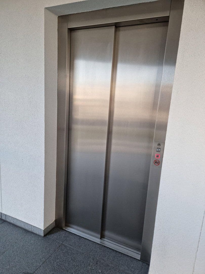 Pronájem bytu 2+1 73 m², Wolfgang-Bangert-Strasse 8, Frankfurt am Main, Hessen Pronájem bytu 2+1 73 m², Wolfgang-Bangert-Strasse 8, Frankfurt am Main, Hessen
