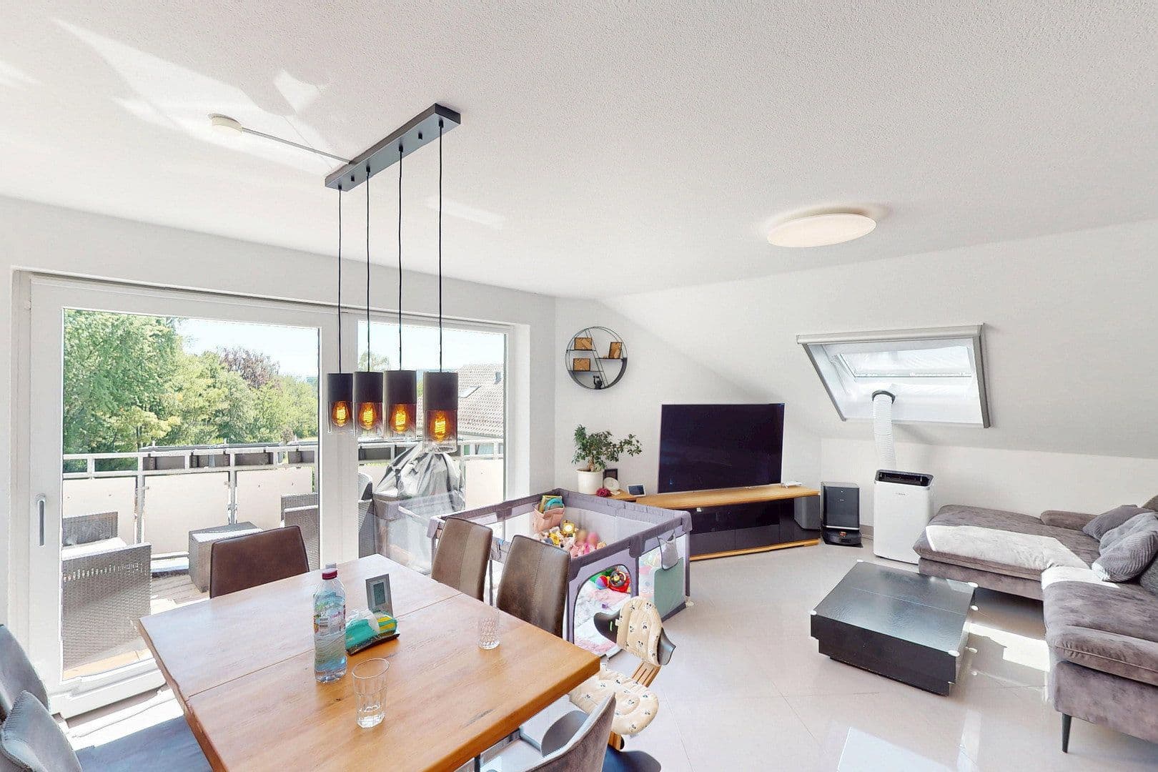 Prodej bytu 3+1 82 m², Wollinstraße 96, Stuttgart, Bádensko-Württembersko Prodej bytu 3+1 82 m², Wollinstraße 96, Stuttgart, Bádensko-Württembersko