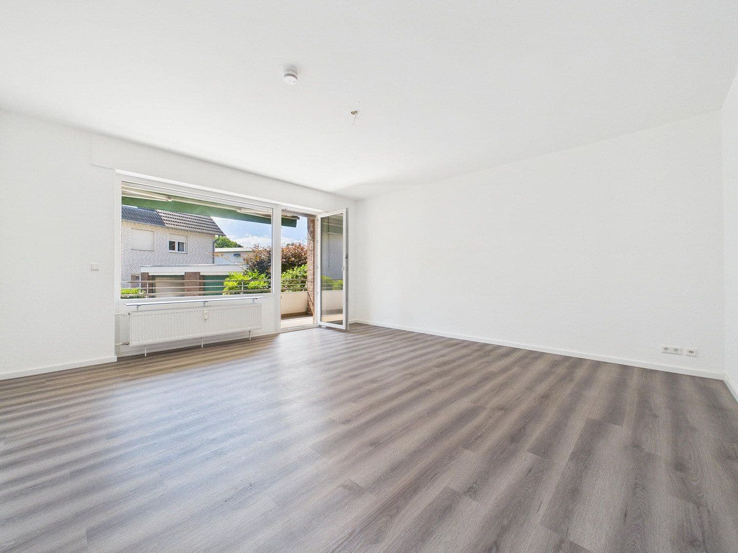 Prodej bytu 3+1 120 m², Düsseldorf, Severní Porýní-Vestfálsko Prodej bytu 3+1 120 m², Düsseldorf, Severní Porýní-Vestfálsko
