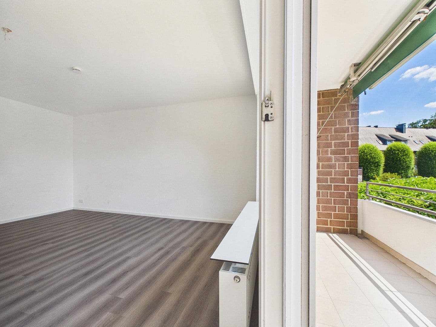Prodej bytu 3+1 120 m², Düsseldorf, Severní Porýní-Vestfálsko Prodej bytu 3+1 120 m², Düsseldorf, Severní Porýní-Vestfálsko