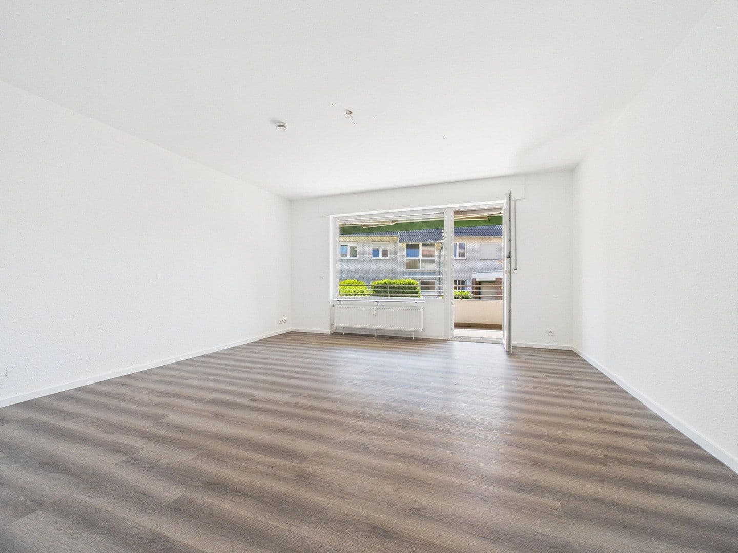Prodej bytu 3+1 120 m², Düsseldorf, Severní Porýní-Vestfálsko Prodej bytu 3+1 120 m², Düsseldorf, Severní Porýní-Vestfálsko