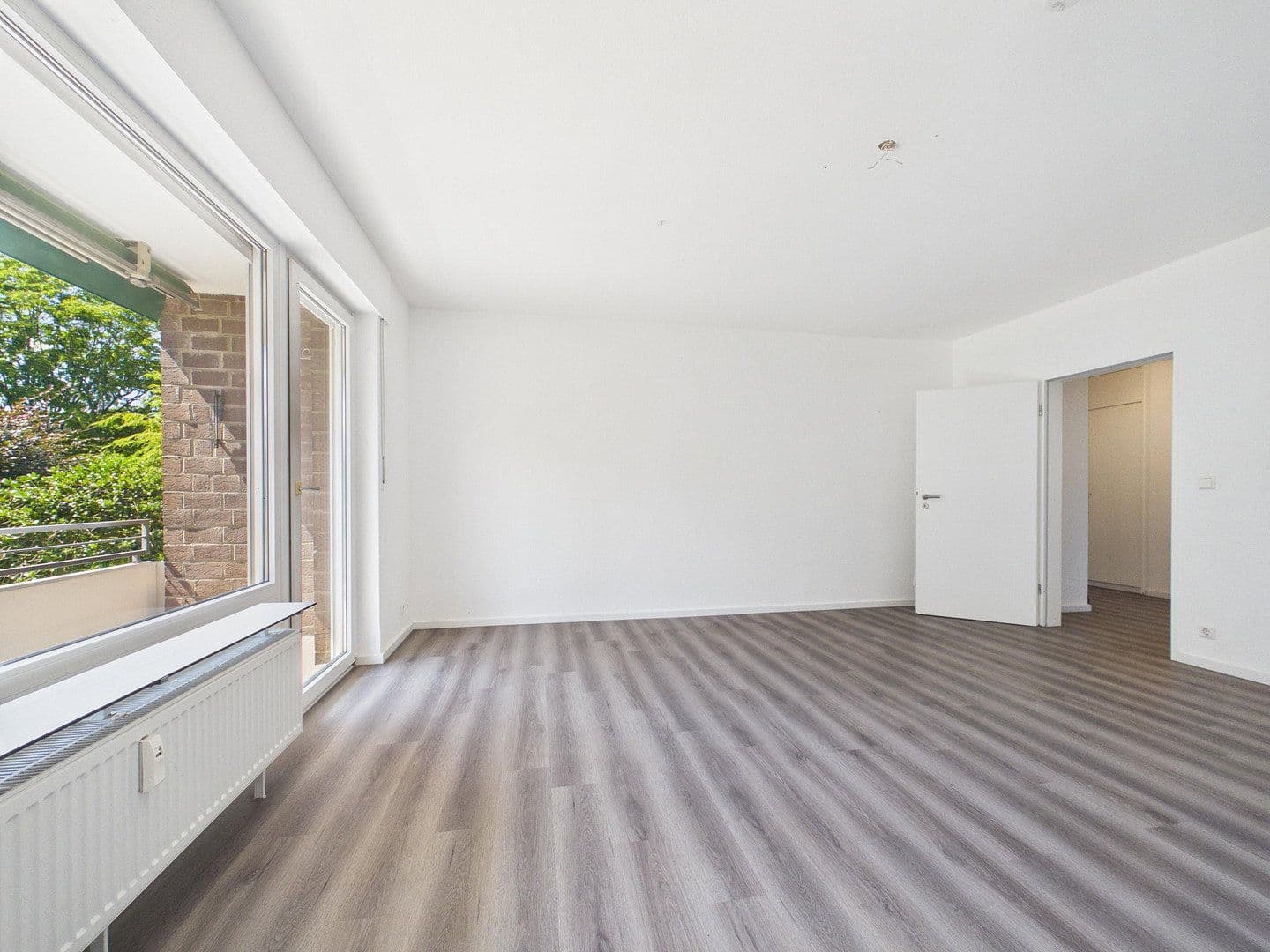 Prodej bytu 3+1 120 m², Düsseldorf, Severní Porýní-Vestfálsko Prodej bytu 3+1 120 m², Düsseldorf, Severní Porýní-Vestfálsko