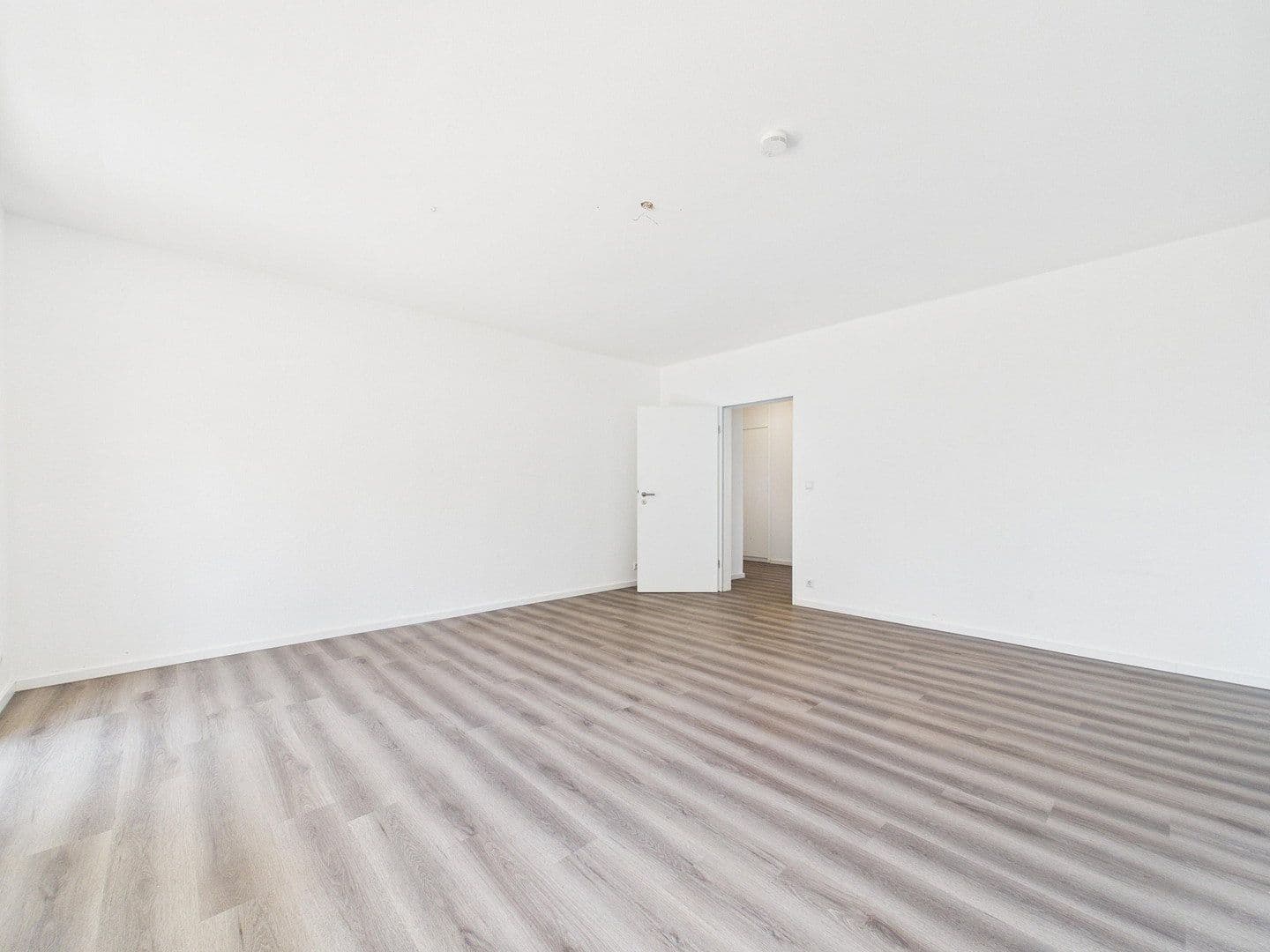 Prodej bytu 3+1 120 m², Düsseldorf, Severní Porýní-Vestfálsko Prodej bytu 3+1 120 m², Düsseldorf, Severní Porýní-Vestfálsko