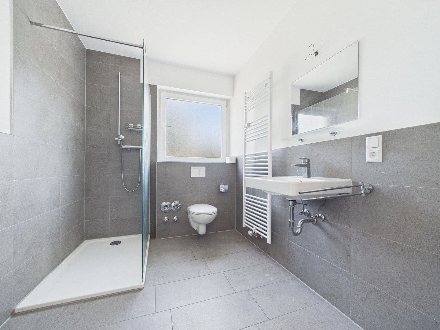Prodej bytu 3+1 120 m², Düsseldorf, Severní Porýní-Vestfálsko Prodej bytu 3+1 120 m², Düsseldorf, Severní Porýní-Vestfálsko