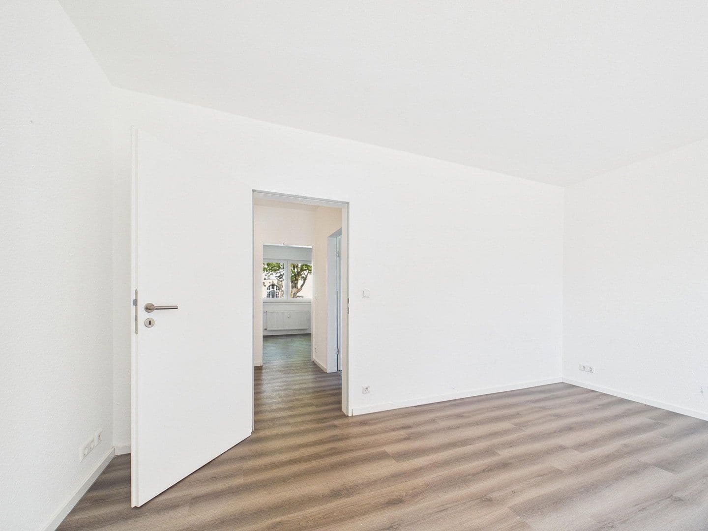 Prodej bytu 3+1 120 m², Düsseldorf, Severní Porýní-Vestfálsko Prodej bytu 3+1 120 m², Düsseldorf, Severní Porýní-Vestfálsko