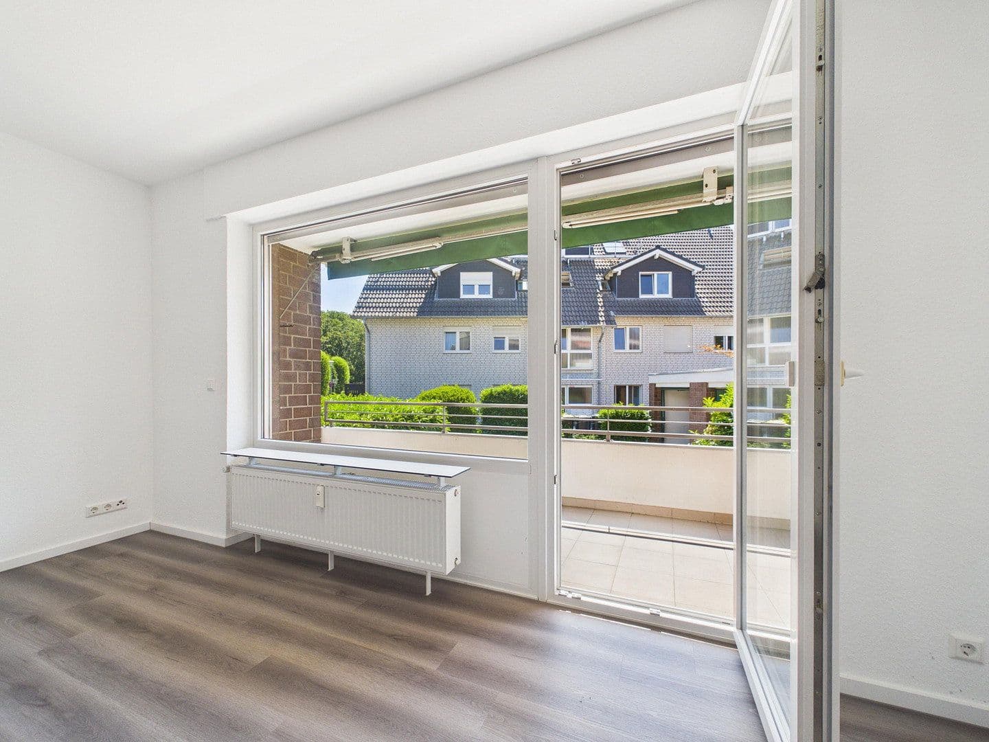 Prodej bytu 3+1 120 m², Düsseldorf, Severní Porýní-Vestfálsko Prodej bytu 3+1 120 m², Düsseldorf, Severní Porýní-Vestfálsko