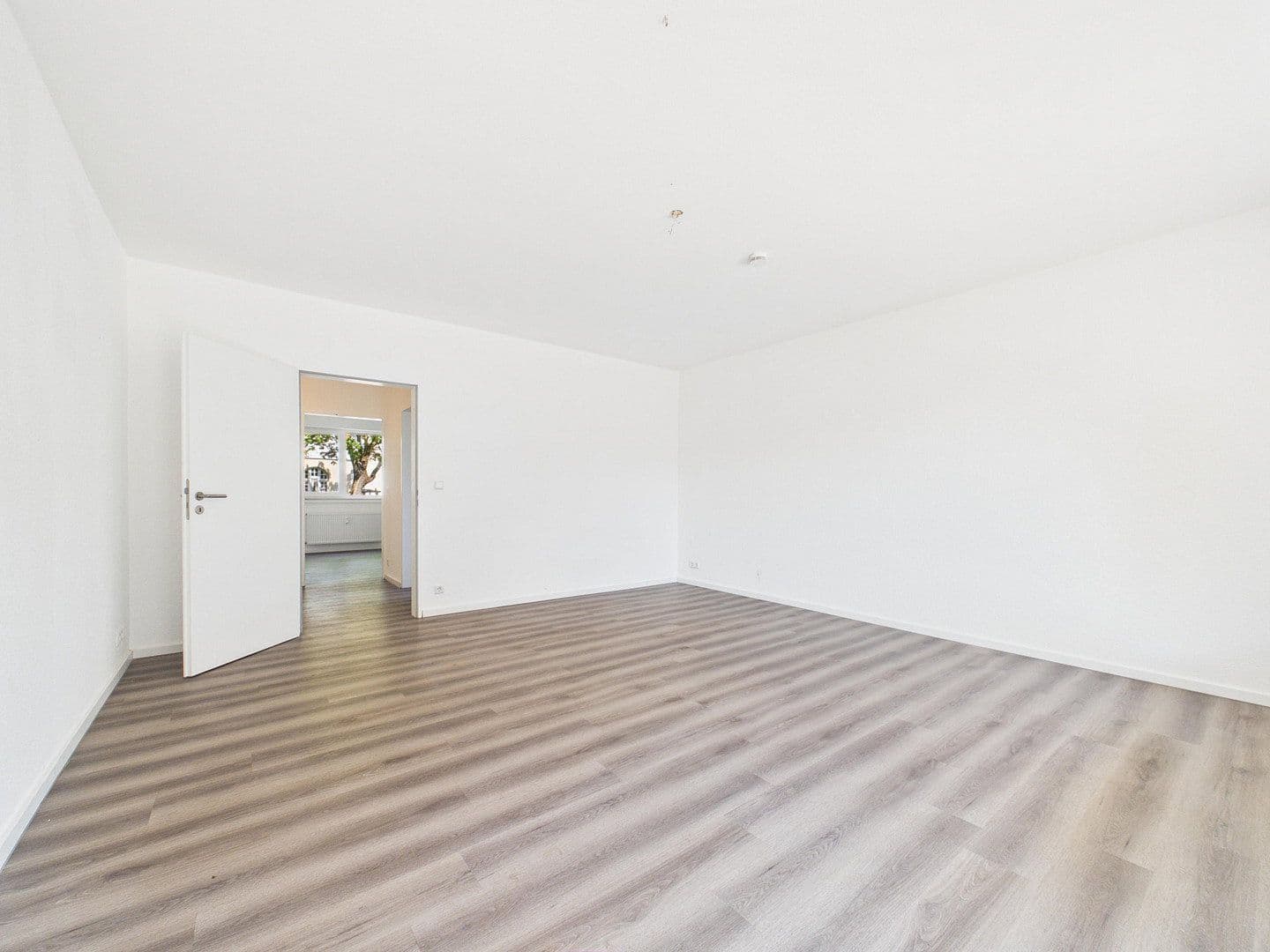 Prodej bytu 3+1 120 m², Düsseldorf, Severní Porýní-Vestfálsko Prodej bytu 3+1 120 m², Düsseldorf, Severní Porýní-Vestfálsko
