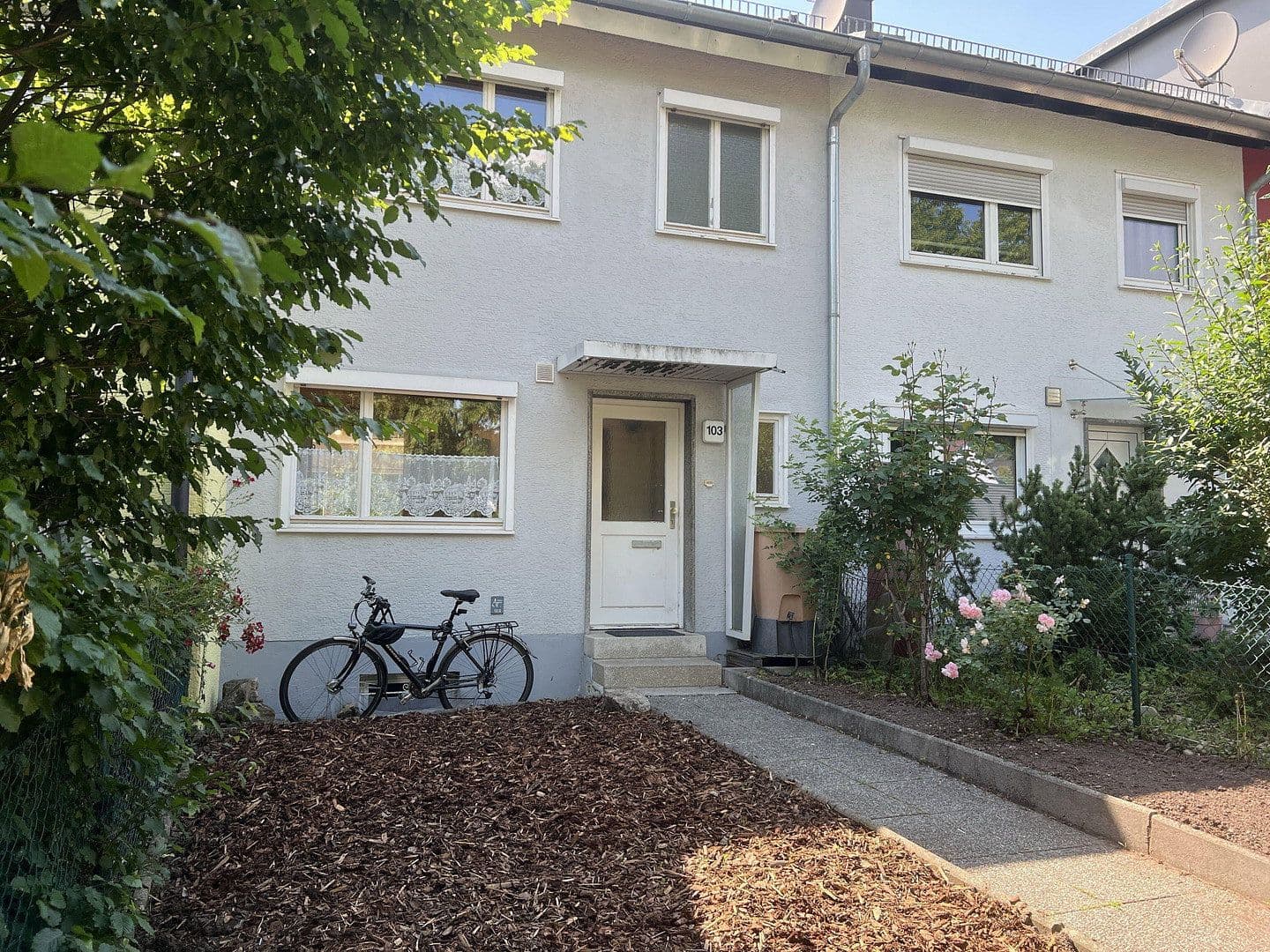 Prodej domu 92 m², pozemek 214 m², Fohrenbühlerstraße 103, Sindelfingen, Bádensko-Württembersko Prodej domu 92 m², pozemek 214 m², Fohrenbühlerstraße 103, Sindelfingen, Bádensko-Württembersko