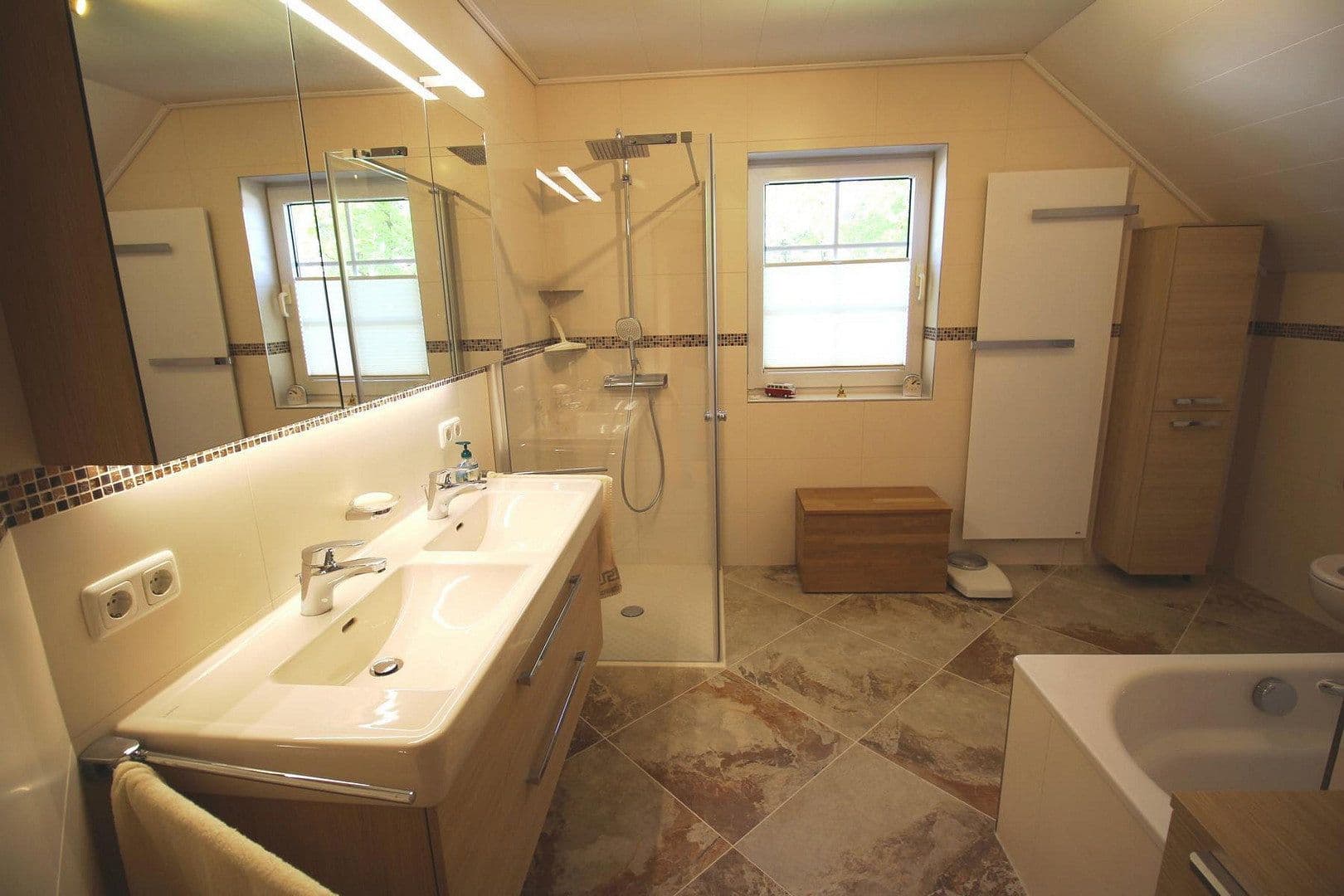 Prodej domu 165 m², pozemek 824 m², Immenhausen, Hessen Prodej domu 165 m², pozemek 824 m², Immenhausen, Hessen
