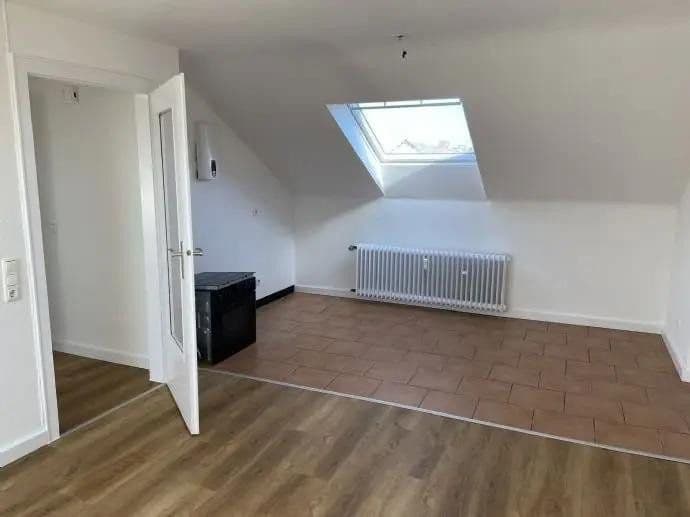 Pronájem bytu 2+1 32 m², Oststrasse 26, Meerbusch, Severní Porýní-Vestfálsko Pronájem bytu 2+1 32 m², Oststrasse 26, Meerbusch, Severní Porýní-Vestfálsko