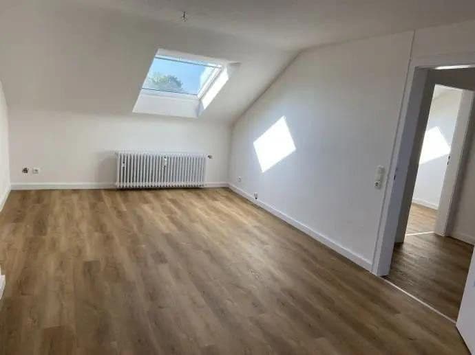 Pronájem bytu 2+1 32 m², Oststrasse 26, Meerbusch, Severní Porýní-Vestfálsko Pronájem bytu 2+1 32 m², Oststrasse 26, Meerbusch, Severní Porýní-Vestfálsko