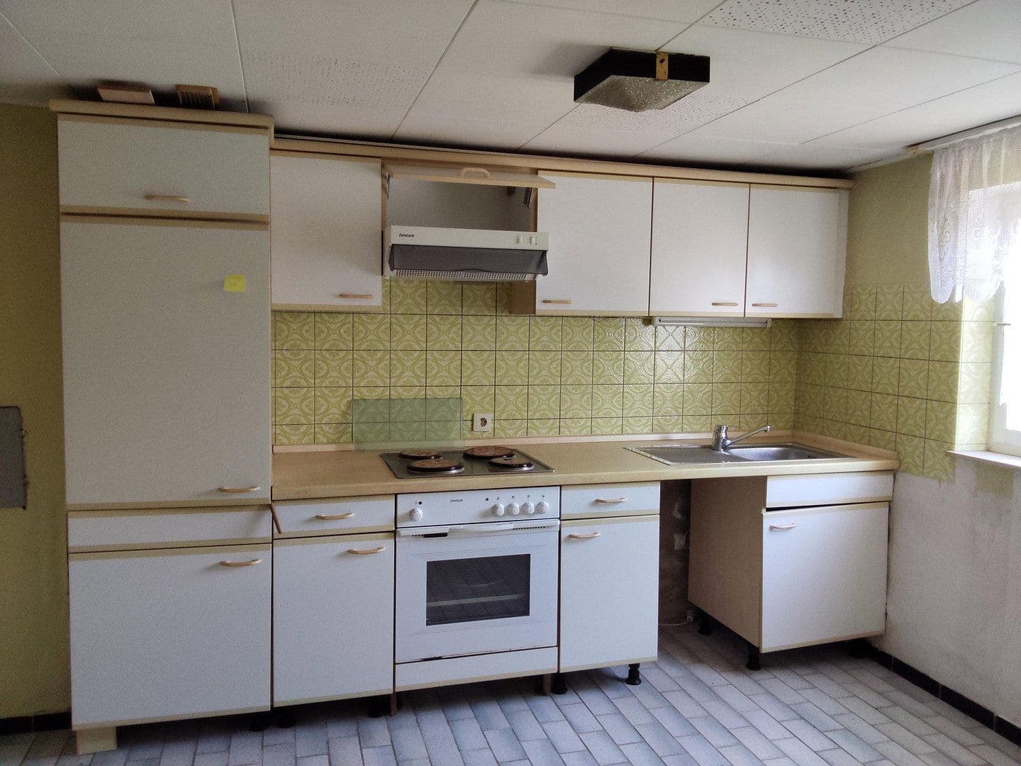 Prodej domu 156 m², pozemek 714 m², Kirchheim am Neckar, Bádensko-Württembersko Prodej domu 156 m², pozemek 714 m², Kirchheim am Neckar, Bádensko-Württembersko