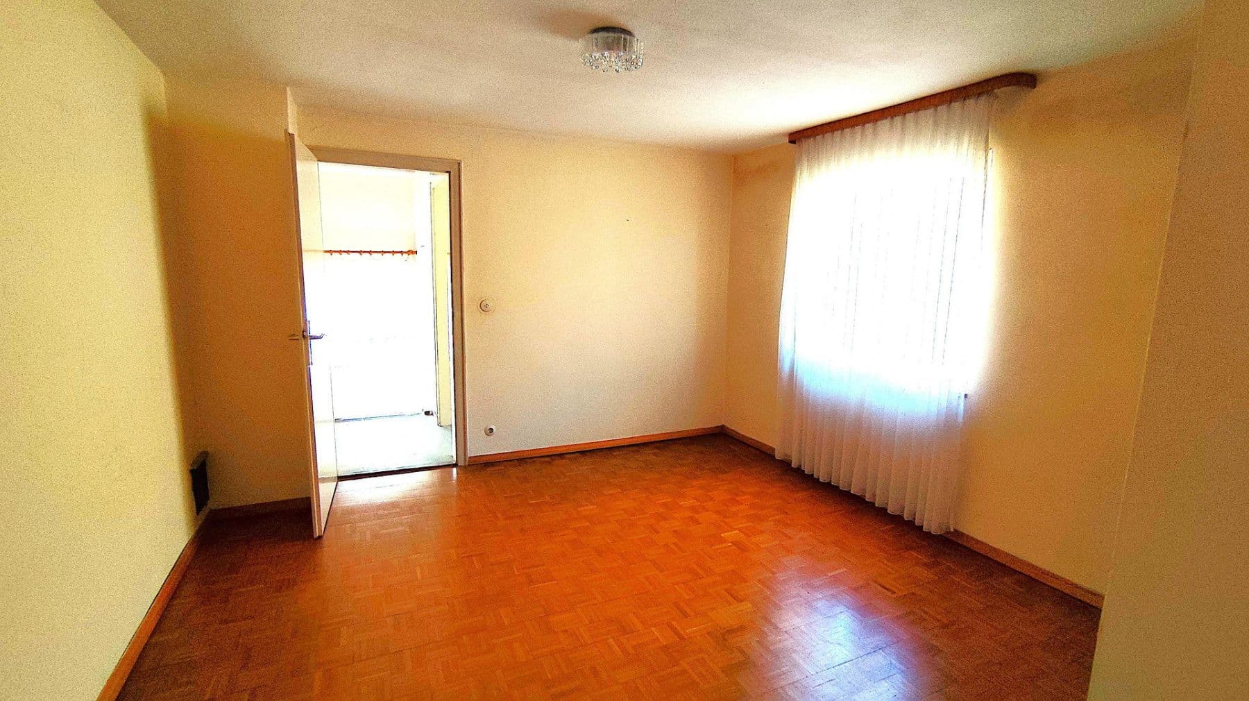 Prodej domu 156 m², pozemek 714 m², Kirchheim am Neckar, Bádensko-Württembersko Prodej domu 156 m², pozemek 714 m², Kirchheim am Neckar, Bádensko-Württembersko