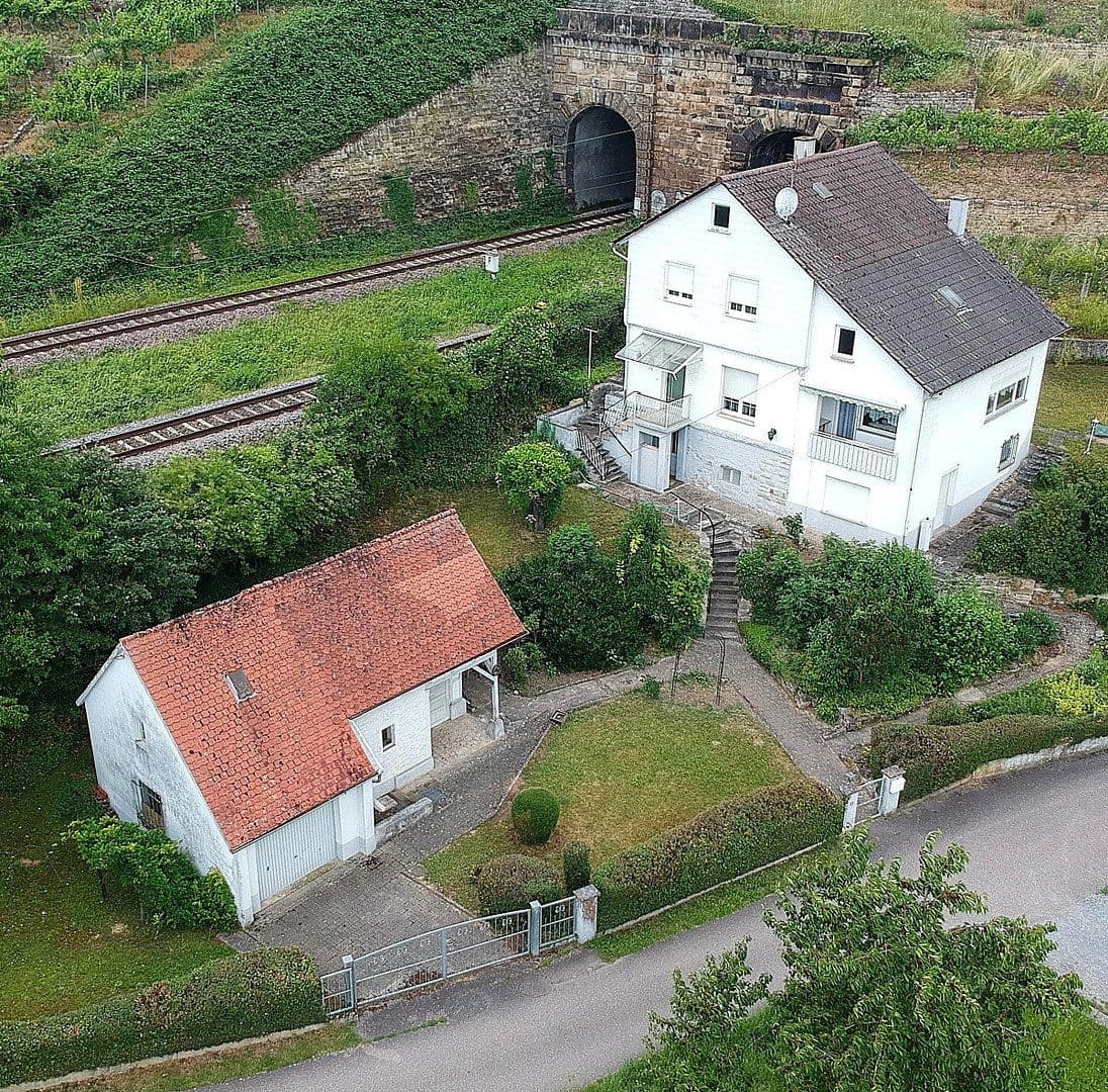 Prodej domu 156 m², pozemek 714 m², Kirchheim am Neckar, Bádensko-Württembersko Prodej domu 156 m², pozemek 714 m², Kirchheim am Neckar, Bádensko-Württembersko