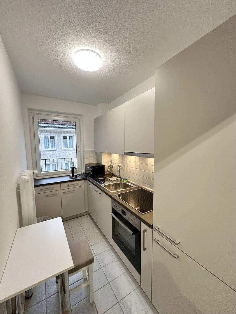Pronájem bytu 1+1 70 m², Leopoldstr 57, München, Bavorsko Pronájem bytu 1+1 70 m², Leopoldstr 57, München, Bavorsko