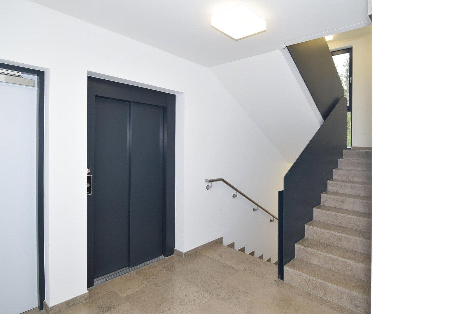 Pronájem kanceláře 219 m², Lise-Meitner-Str. 7, Krailling, Bavorsko Pronájem kanceláře 219 m², Lise-Meitner-Str. 7, Krailling, Bavorsko