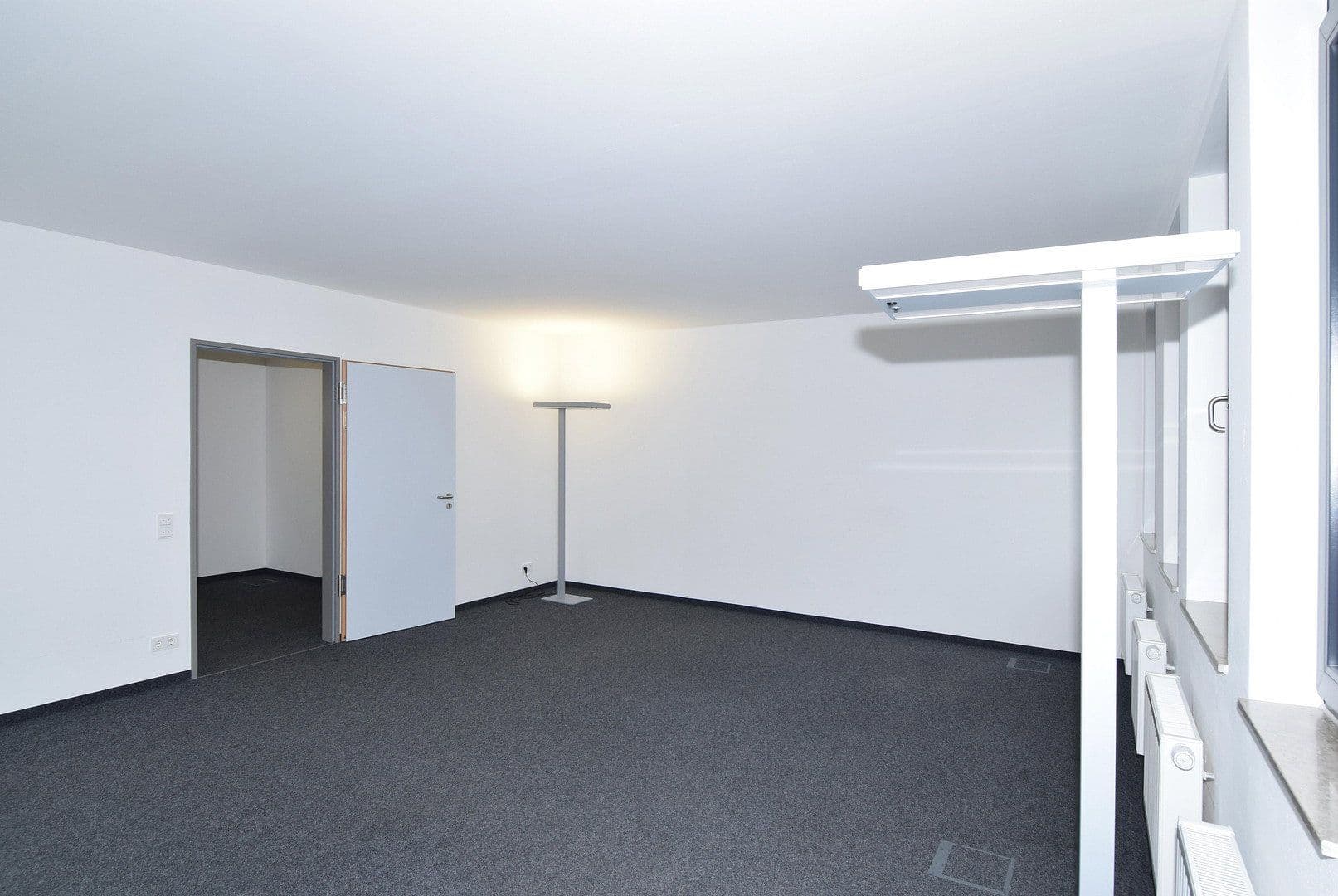 Pronájem kanceláře 219 m², Lise-Meitner-Str. 7, Krailling, Bavorsko Pronájem kanceláře 219 m², Lise-Meitner-Str. 7, Krailling, Bavorsko