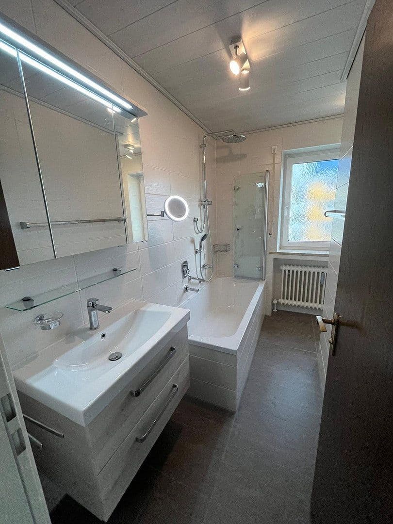 Prodej bytu 3+1 74 m², Königsbrunn, Bavorsko Prodej bytu 3+1 74 m², Königsbrunn, Bavorsko