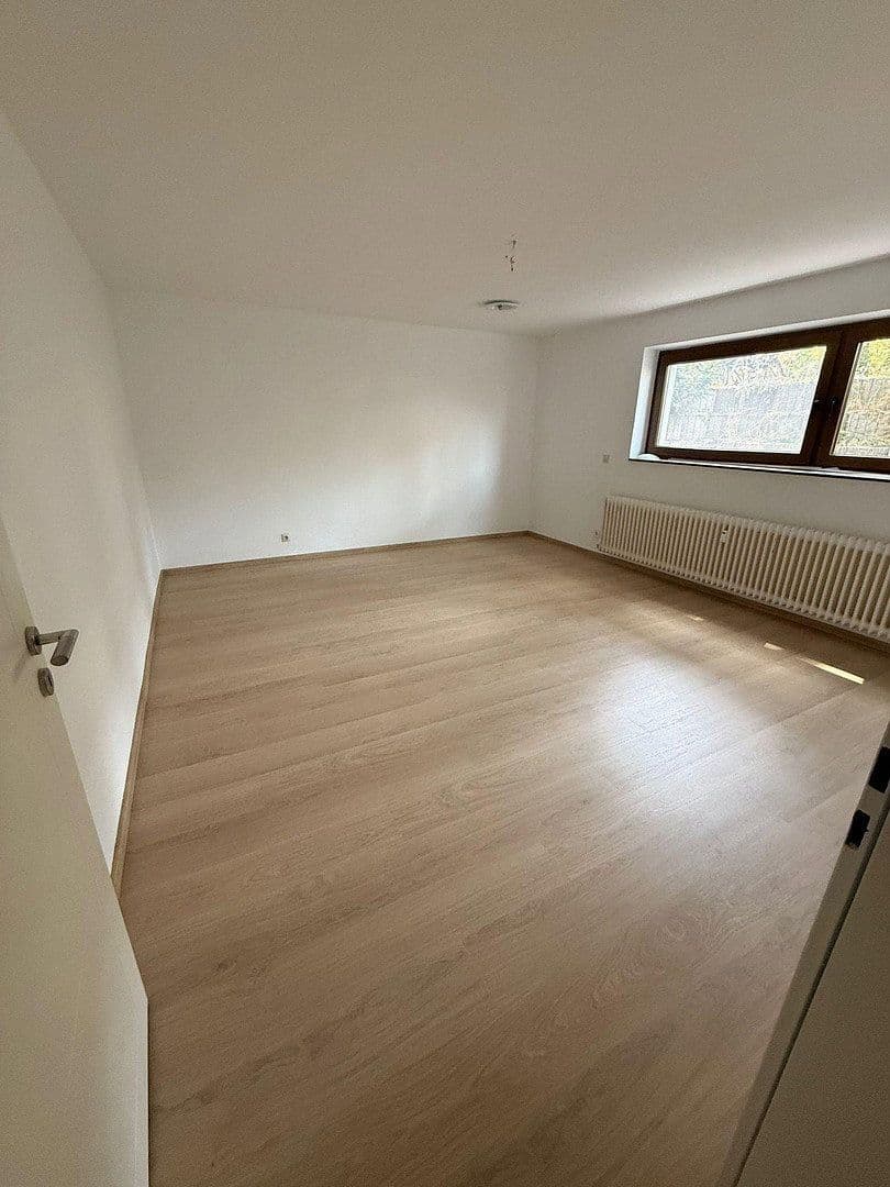 Pronájem bytu 3+1 74 m², Petrus-Waldus-Straße 11, Karlsruhe, Bádensko-Württembersko Pronájem bytu 3+1 74 m², Petrus-Waldus-Straße 11, Karlsruhe, Bádensko-Württembersko