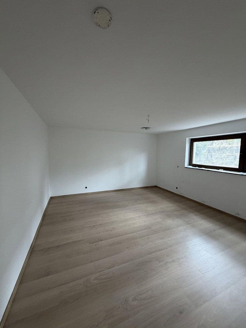 Pronájem bytu 3+1 74 m², Petrus-Waldus-Straße 11, Karlsruhe, Bádensko-Württembersko Pronájem bytu 3+1 74 m², Petrus-Waldus-Straße 11, Karlsruhe, Bádensko-Württembersko