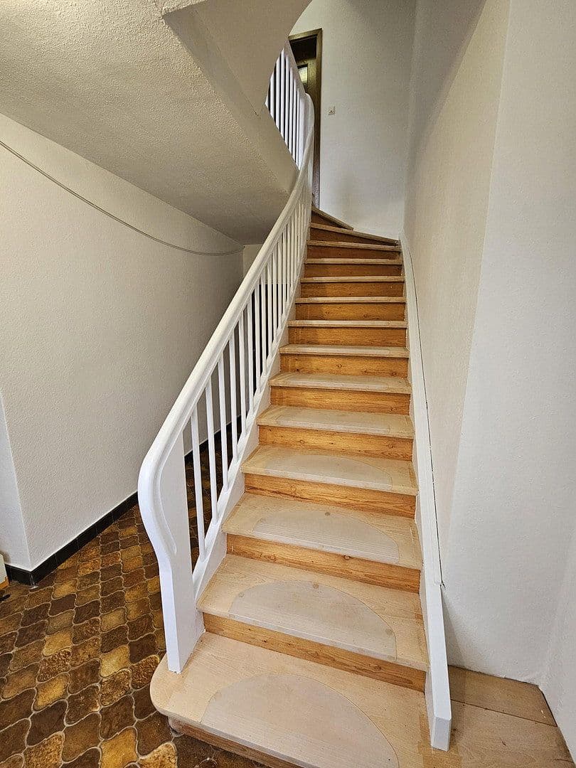 Prodej domu 211 m², pozemek 815 m², Heinrich-Otto-Weg, 14, Homberg (Efze), Hessen Prodej domu 211 m², pozemek 815 m², Heinrich-Otto-Weg, 14, Homberg (Efze), Hessen