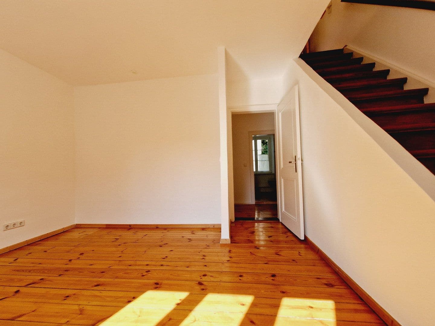 Pronájem domu 110 m², pozemek 350 m², Alte Landstrasse 30, Wolfsburg, Dolní Sasko Pronájem domu 110 m², pozemek 350 m², Alte Landstrasse 30, Wolfsburg, Dolní Sasko