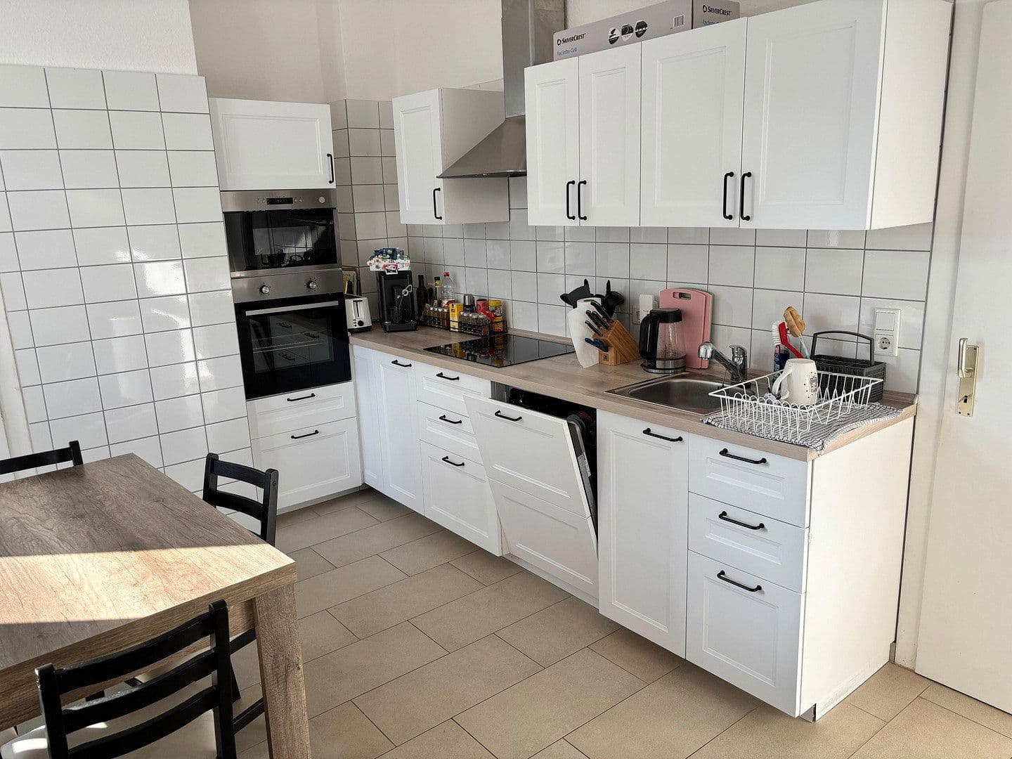Pronájem bytu 3+1 98 m², Jägerhofstraße 40, Wuppertal, Severní Porýní-Vestfálsko Pronájem bytu 3+1 98 m², Jägerhofstraße 40, Wuppertal, Severní Porýní-Vestfálsko