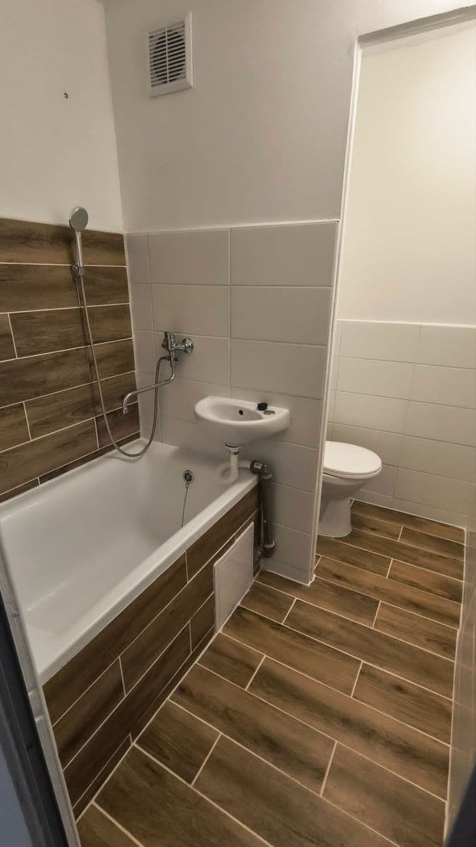 Prodej bytu 1+1 35 m², Sídliště Za Chlumem, Bílina, Ústecký kraj Prodej bytu 1+1 35 m², Sídliště Za Chlumem, Bílina, Ústecký kraj