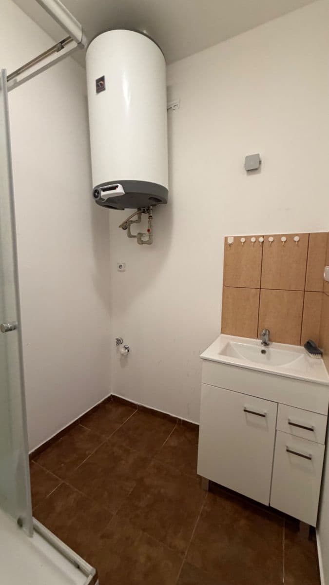 Pronájem bytu 1+1 32 m², Postoloprtská, Louny, Ústecký kraj Pronájem bytu 1+1 32 m², Postoloprtská, Louny, Ústecký kraj