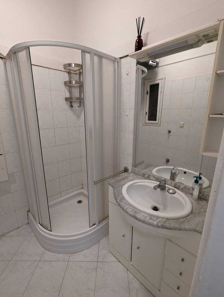 Pronájem bytu 2+kk 56 m², Pernerova, Praha, Praha Pronájem bytu 2+kk 56 m², Pernerova, Praha, Praha