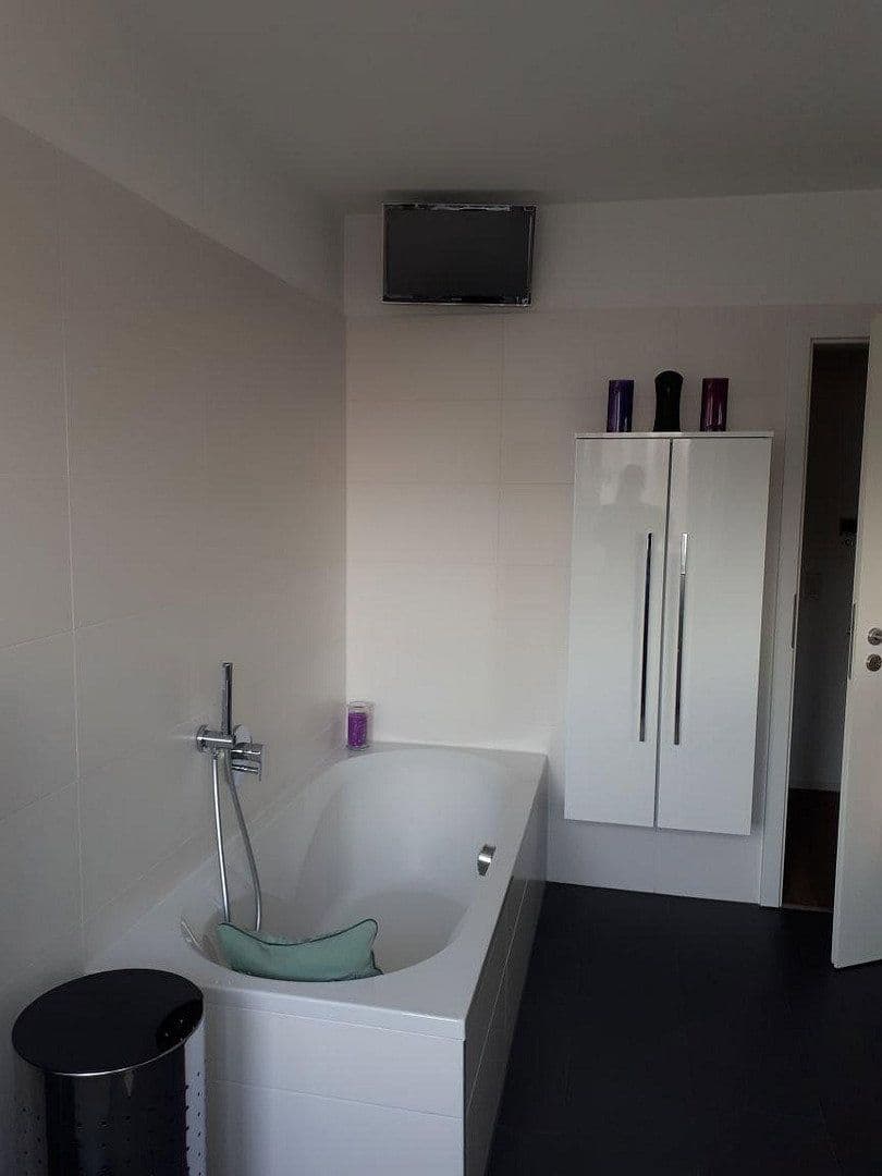 Pronájem bytu 2+1 75 m², Köln, Severní Porýní-Vestfálsko Pronájem bytu 2+1 75 m², Köln, Severní Porýní-Vestfálsko