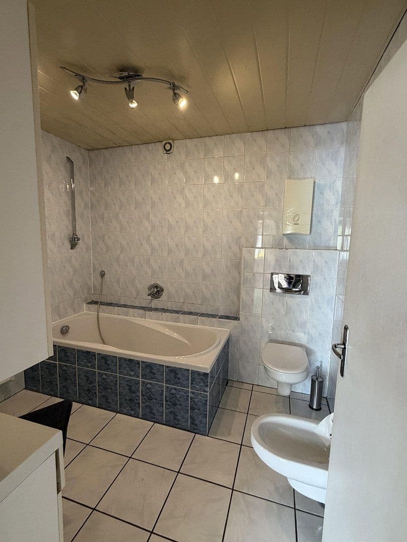 Prodej domu 228 m², pozemek 282 m², Lagesche Straße 7, Paderborn, Severní Porýní-Vestfálsko Prodej domu 228 m², pozemek 282 m², Lagesche Straße 7, Paderborn, Severní Porýní-Vestfálsko