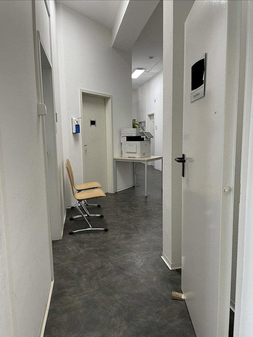 Pronájem kanceláře 200 m², Rastatt, Bádensko-Württembersko Pronájem kanceláře 200 m², Rastatt, Bádensko-Württembersko