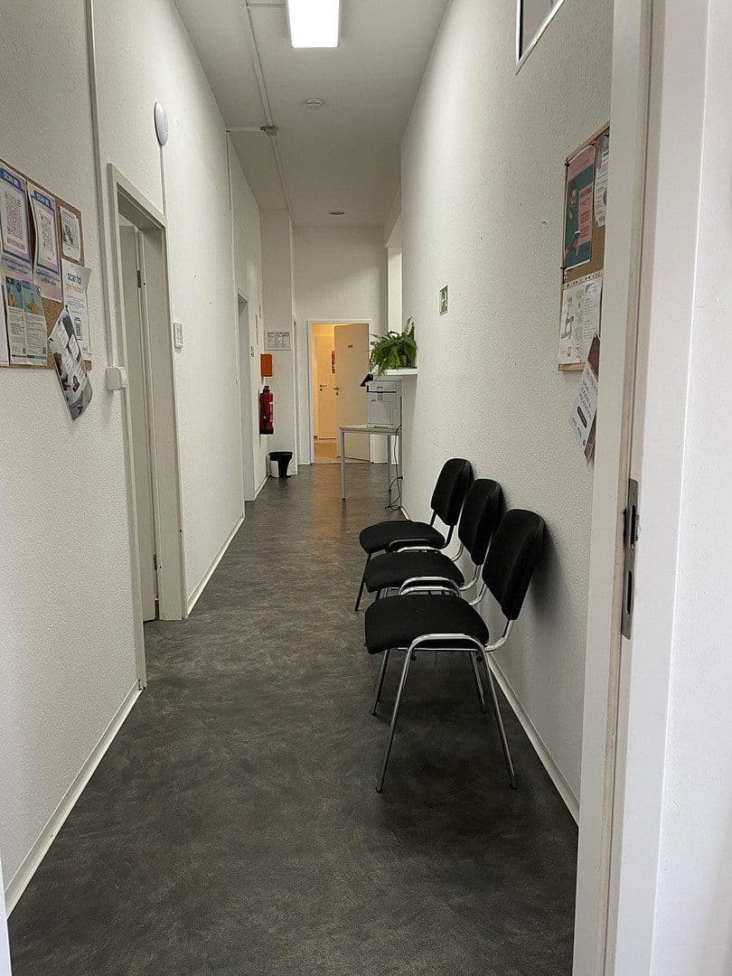 Pronájem kanceláře 200 m², Rastatt, Bádensko-Württembersko Pronájem kanceláře 200 m², Rastatt, Bádensko-Württembersko