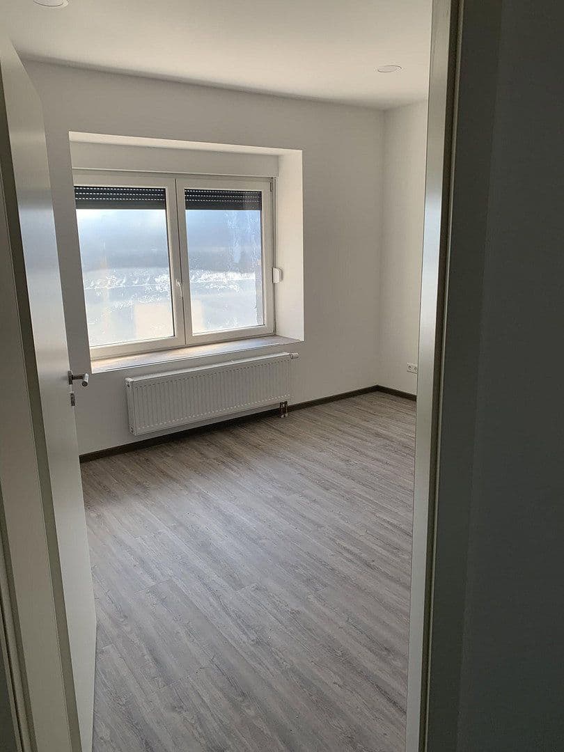 Pronájem bytu 3+1 82 m², Schöneckerstr 27, Gondershausen, Porýní-Falc Pronájem bytu 3+1 82 m², Schöneckerstr 27, Gondershausen, Porýní-Falc