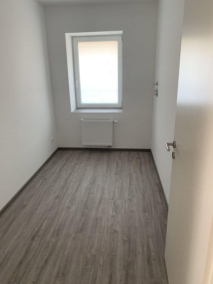 Pronájem bytu 3+1 82 m², Schöneckerstr 27, Gondershausen, Porýní-Falc Pronájem bytu 3+1 82 m², Schöneckerstr 27, Gondershausen, Porýní-Falc