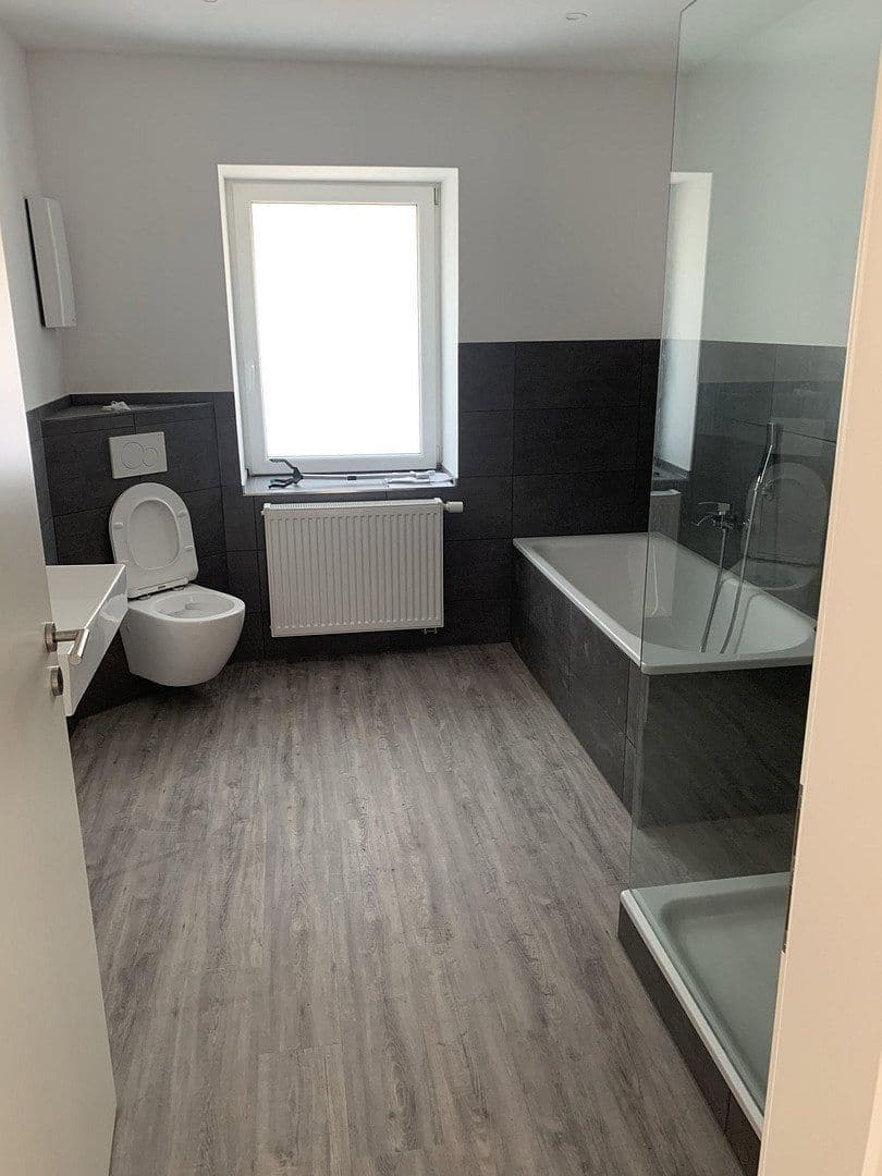 Pronájem bytu 3+1 82 m², Schöneckerstr 27, Gondershausen, Porýní-Falc Pronájem bytu 3+1 82 m², Schöneckerstr 27, Gondershausen, Porýní-Falc
